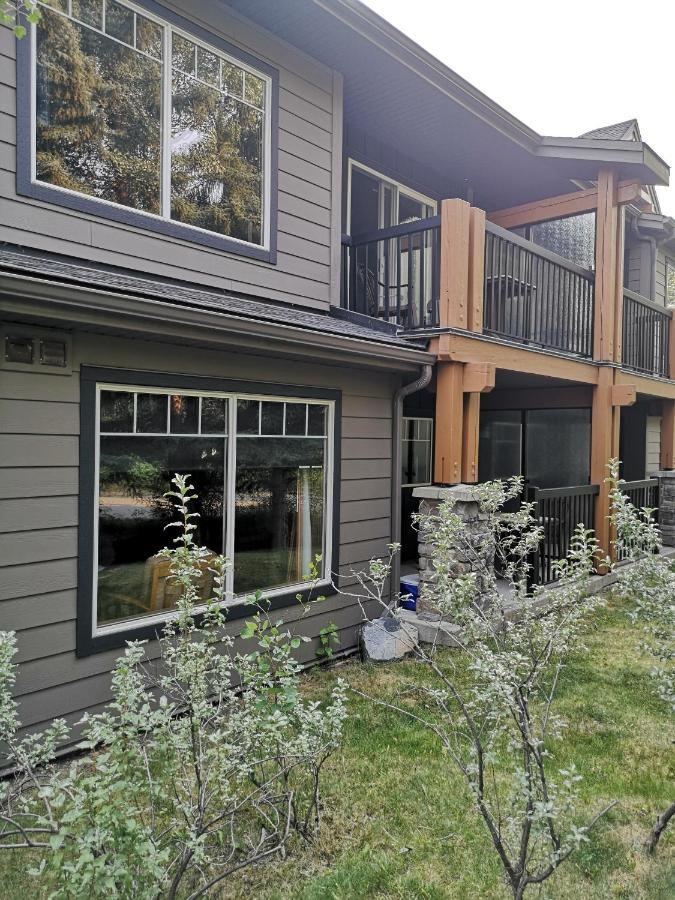 Rocky Mountain Getaway Apartment Канмор Екстериор снимка