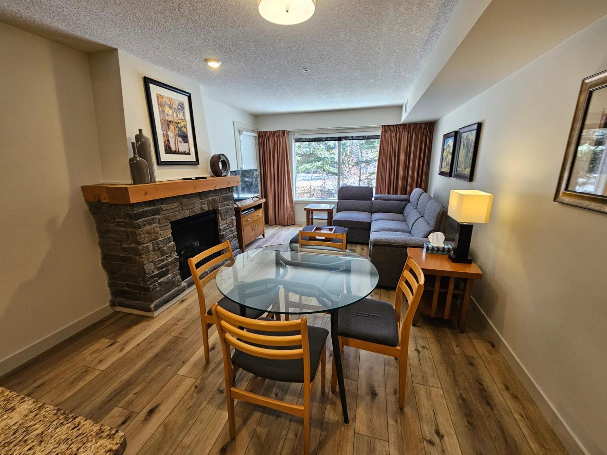 Rocky Mountain Getaway Apartment Канмор Екстериор снимка