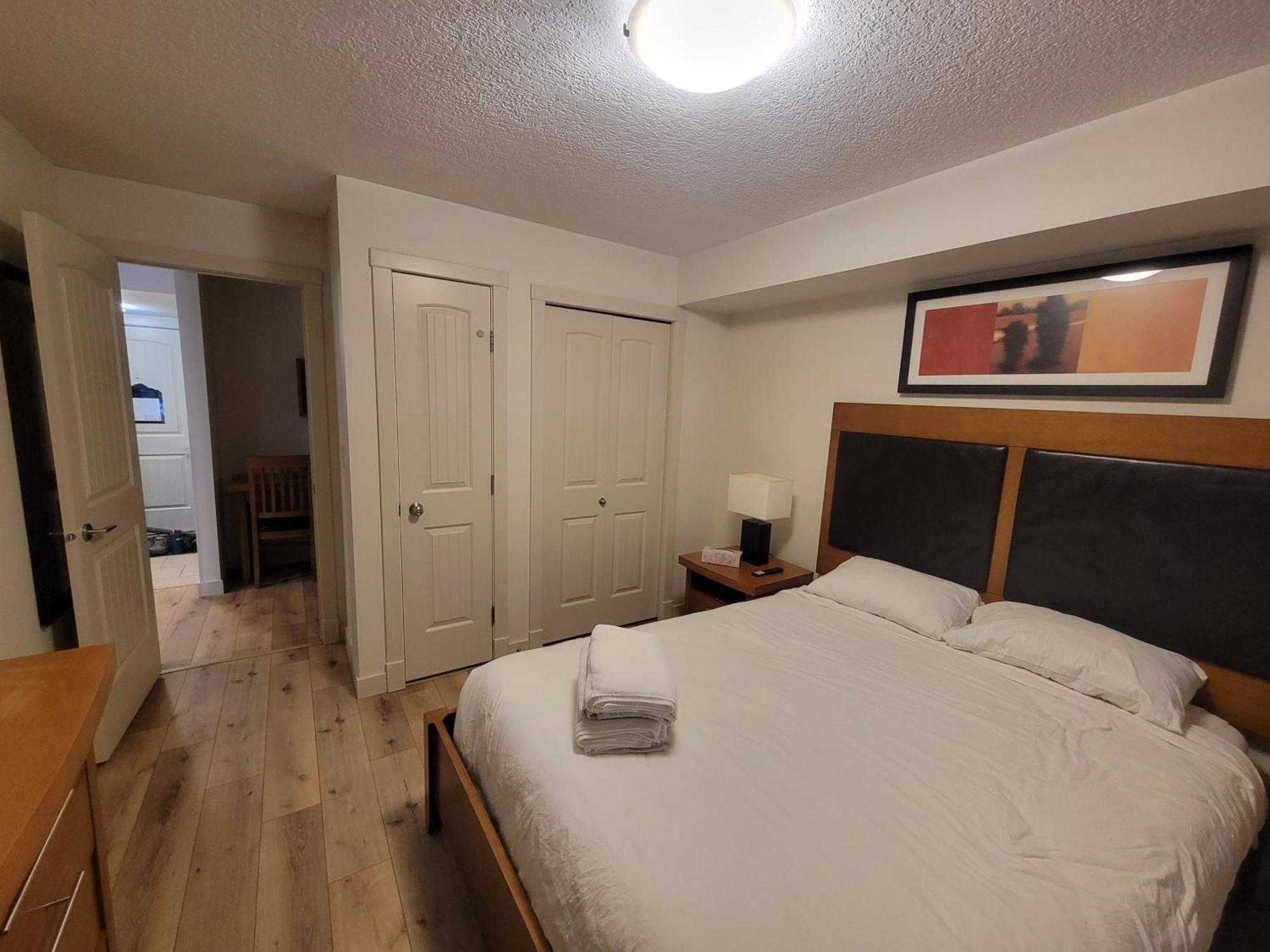 Rocky Mountain Getaway Apartment Канмор Екстериор снимка
