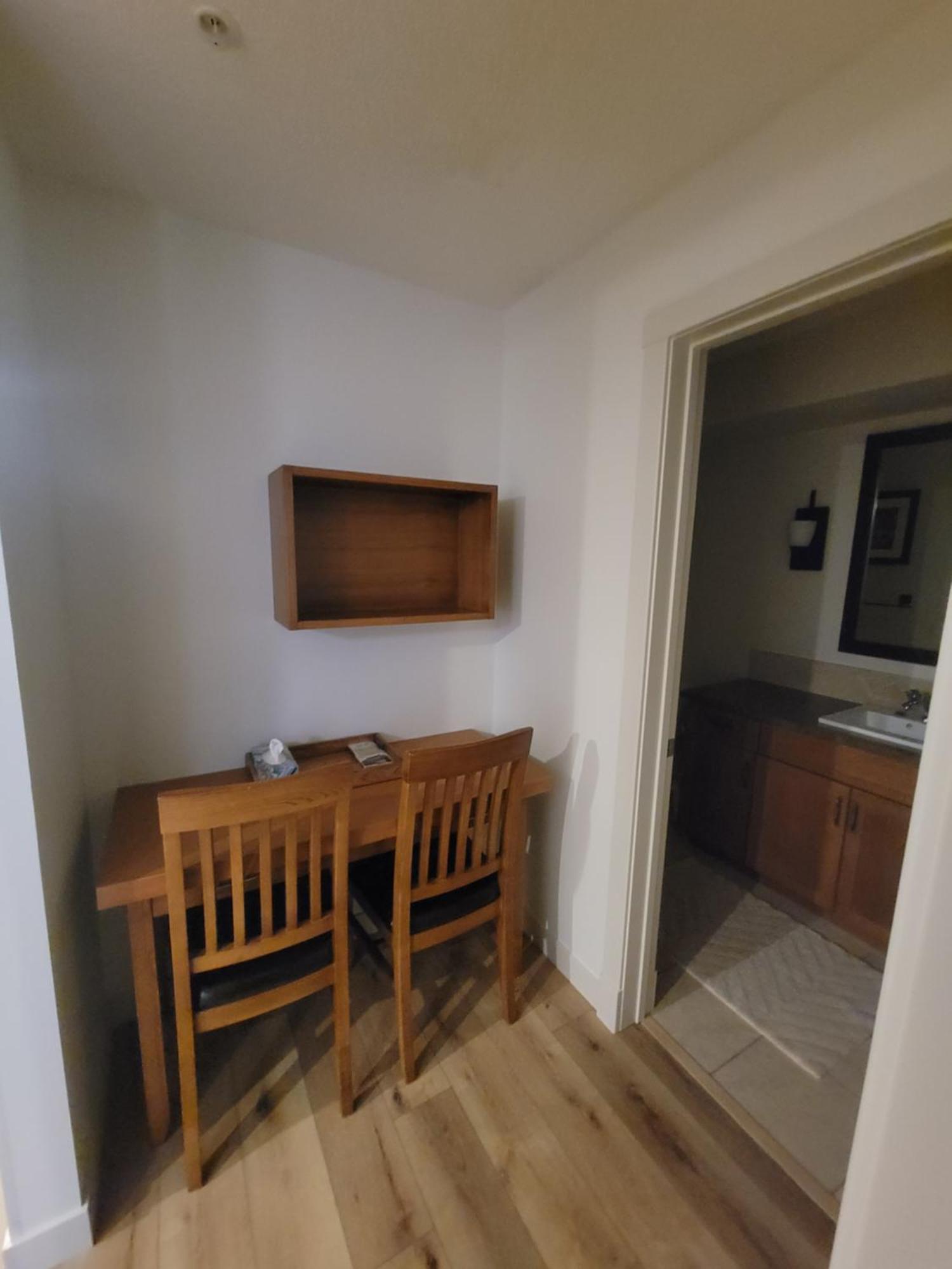 Rocky Mountain Getaway Apartment Канмор Екстериор снимка