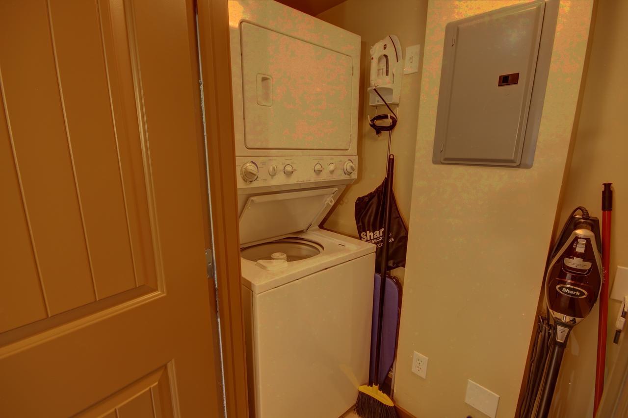 Rocky Mountain Getaway Apartment Канмор Екстериор снимка